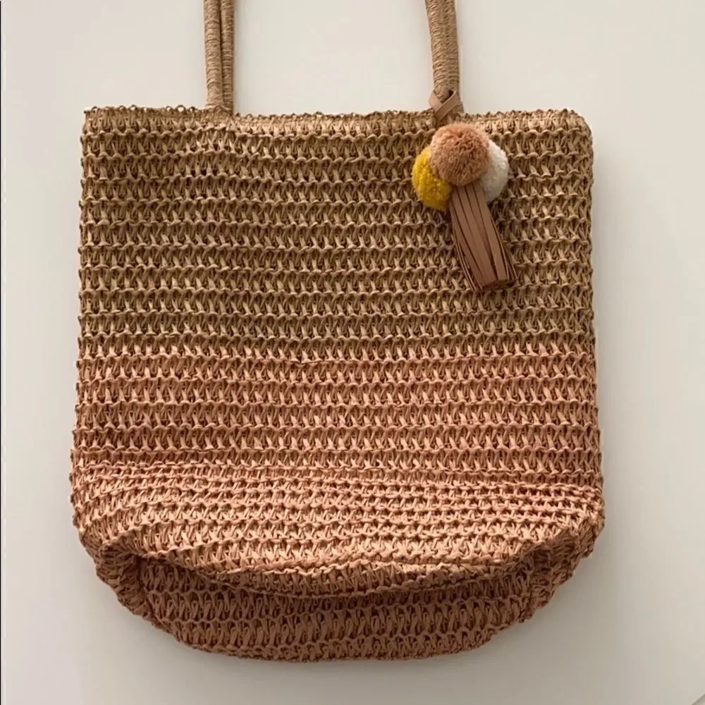 Old Navy Rattan 2-Tone Beach Bag With Tass…